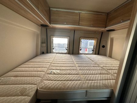 HYMER-ERIBA AYERS ROCK